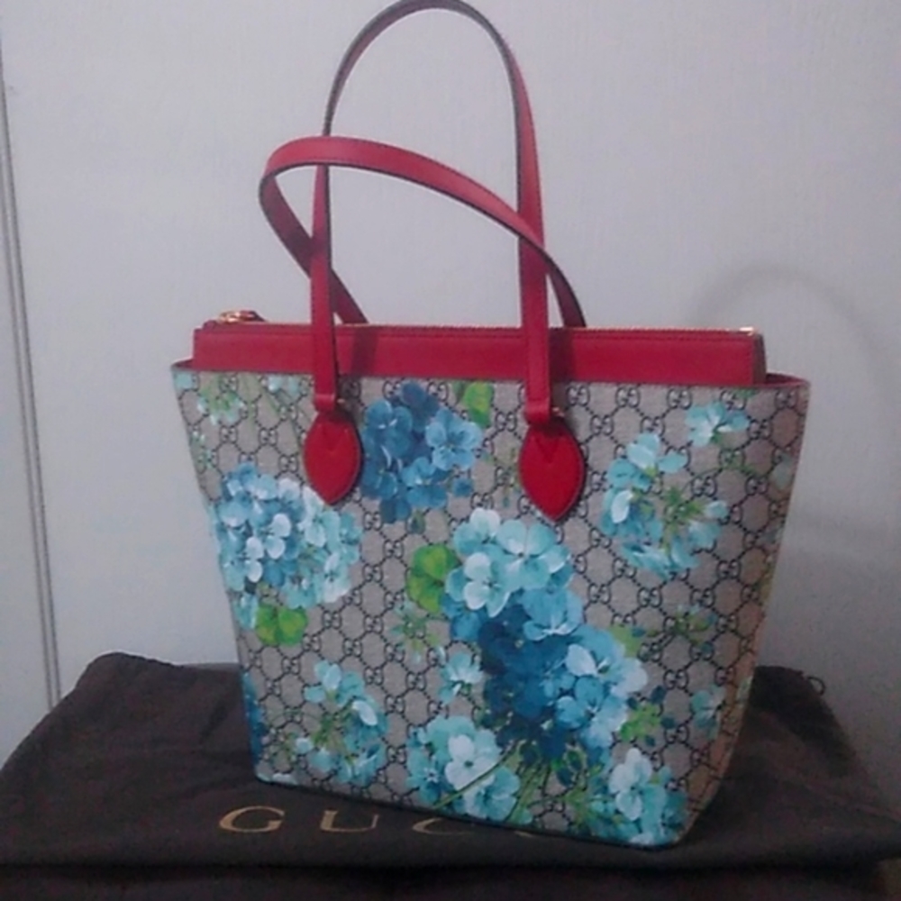 HP🎉GG Supreme Medium Canvas Red Leather Blooms Flower Tote